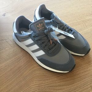 Adidas Originals Men’s Tennis Shoes, Size 9